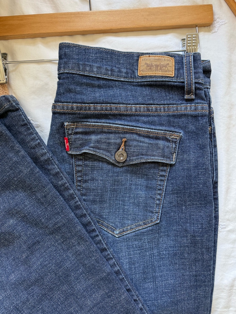 Levi’s Perfectly Slimming 512 Flap Pocket Boot Cut Jeans Size 16